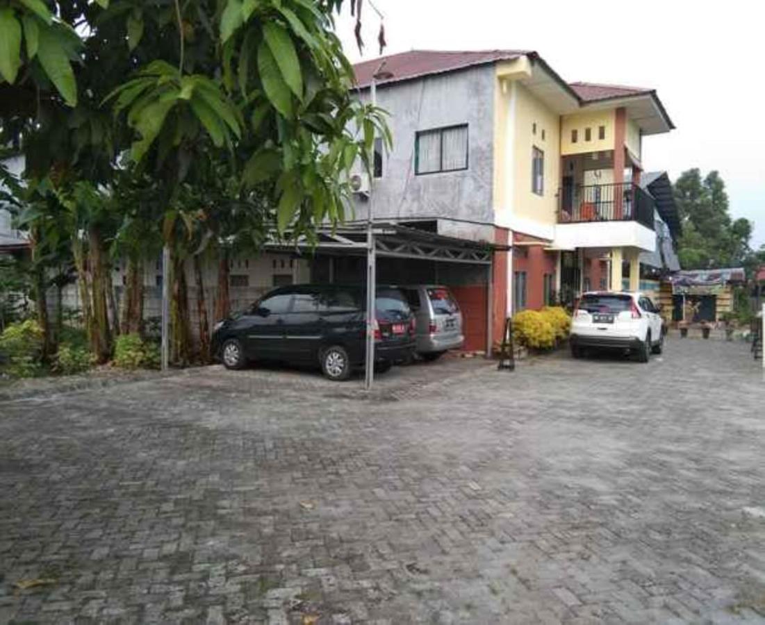 เปงีนาปัน ชาเรียะฮ์ Hotel Parit  ภายนอก รูปภาพ
