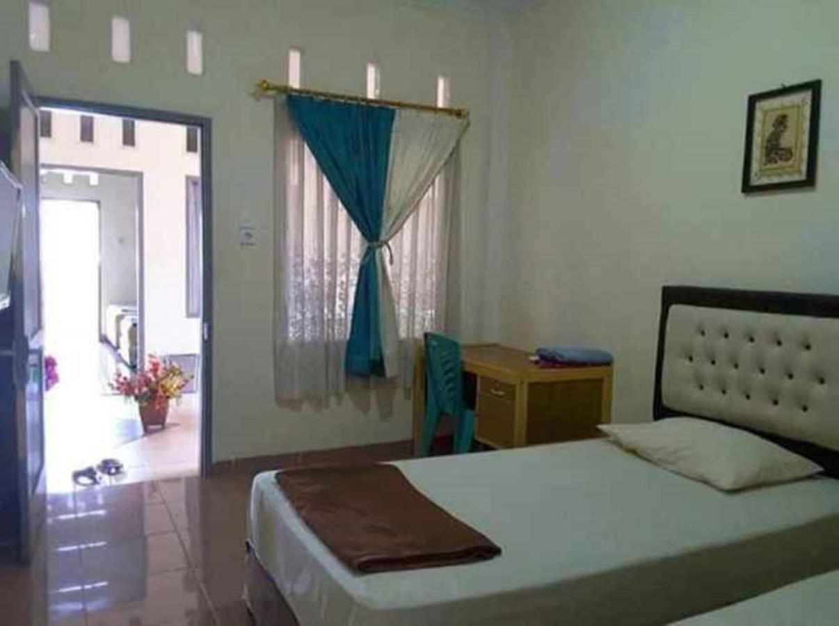 เปงีนาปัน ชาเรียะฮ์ Hotel Parit  ภายนอก รูปภาพ