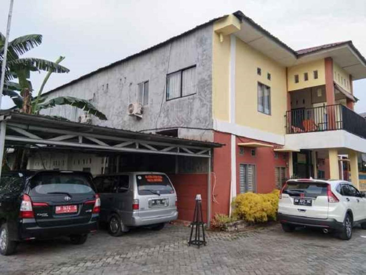 เปงีนาปัน ชาเรียะฮ์ Hotel Parit  ภายนอก รูปภาพ