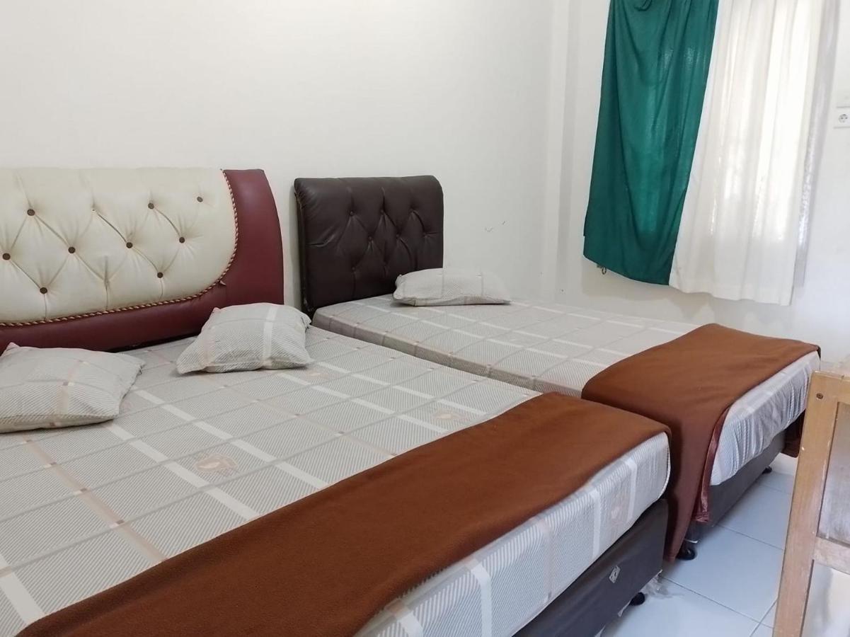 เปงีนาปัน ชาเรียะฮ์ Hotel Parit  ภายนอก รูปภาพ