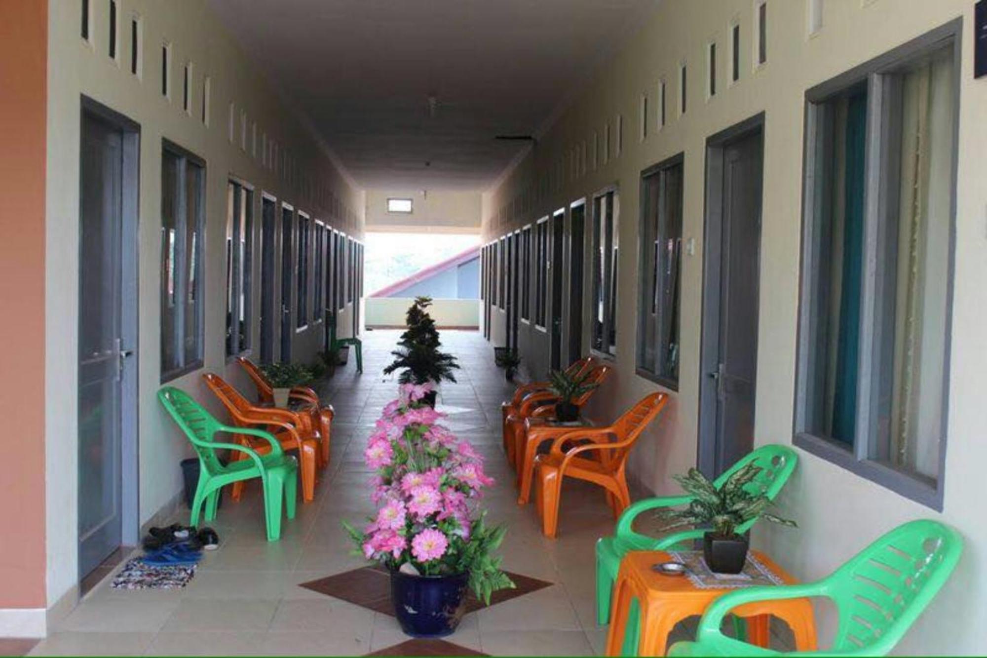 เปงีนาปัน ชาเรียะฮ์ Hotel Parit  ภายนอก รูปภาพ